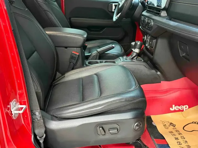 Jeep Wrangler — Фото автомобиля 10