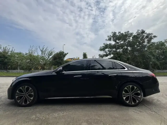Mercedes-Benz E-Class — Фото автомобиля 18