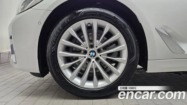 BMW 5-Series 5 серия (G30) 523d Luxury — Фото автомобиля 4
