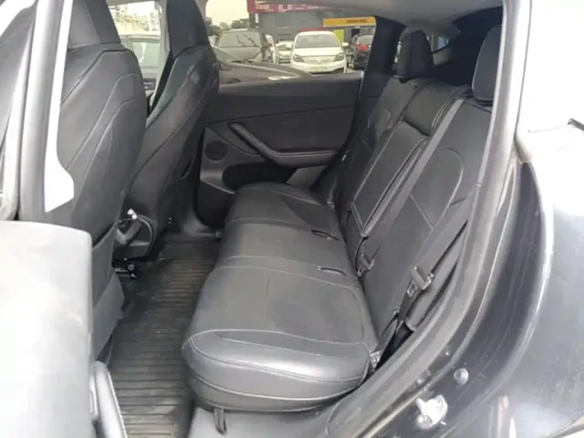 Tesla Model Y — Фото автомобиля 16