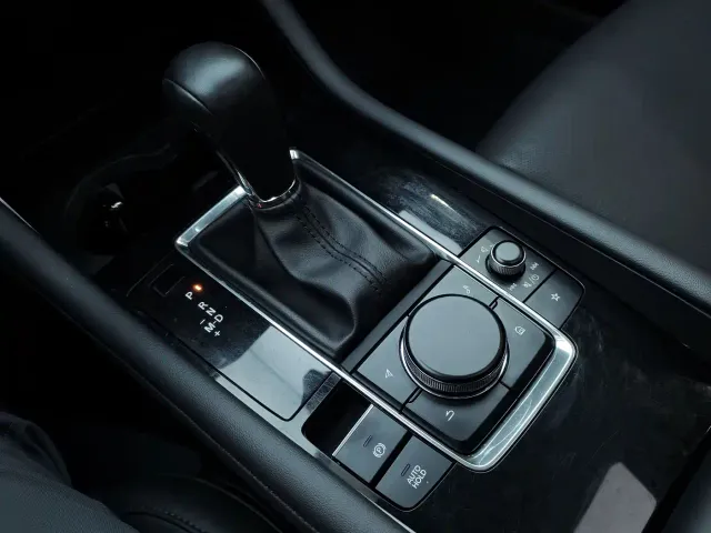 Mazda Axela — Фото автомобиля 16