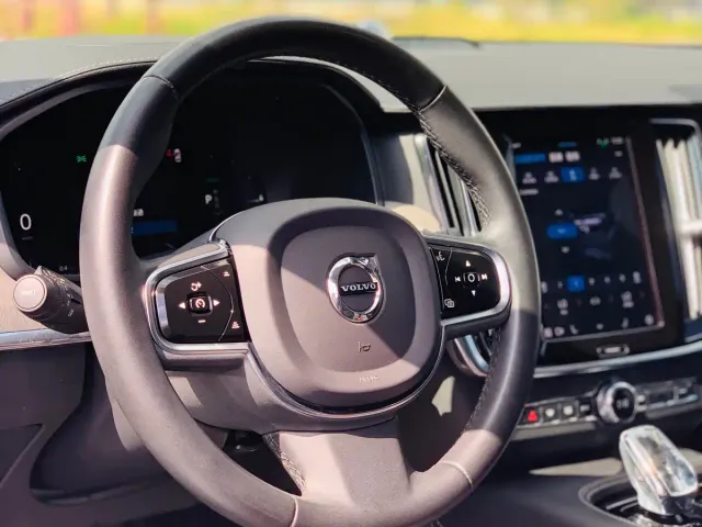 Volvo S90 — Фото автомобиля 11