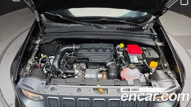 Jeep Renegade — Фото автомобиля 6