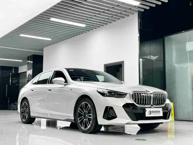 BMW 5 Series — Фото автомобиля 3