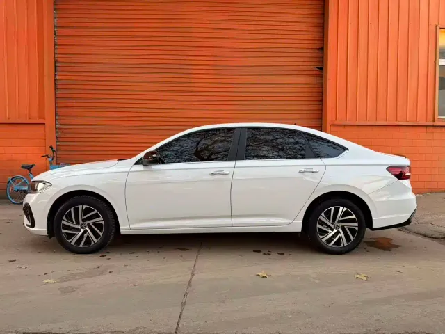 Volkswagen Lavida — Фото автомобиля 3