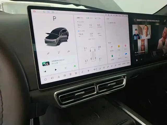 Li Auto L8 — Фото автомобиля 12