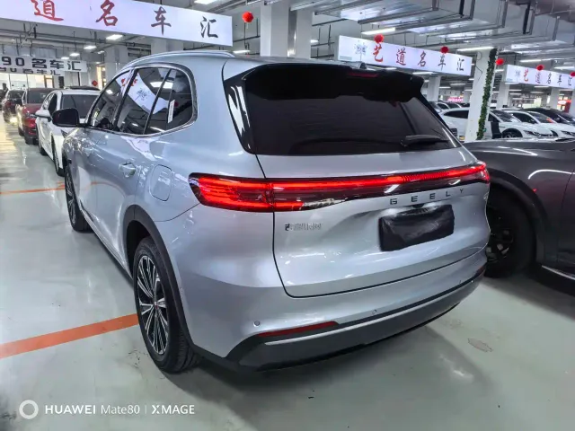 Geely Galaxy Starship 7 EM-i — Фото автомобиля 6