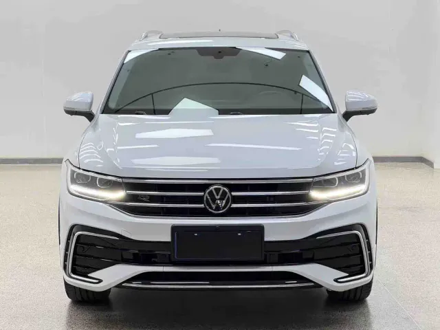 Volkswagen Tiguan L — Фото автомобиля 2