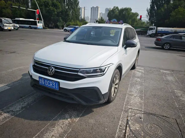 Фотография автомобиля — Volkswagen Tiguan L