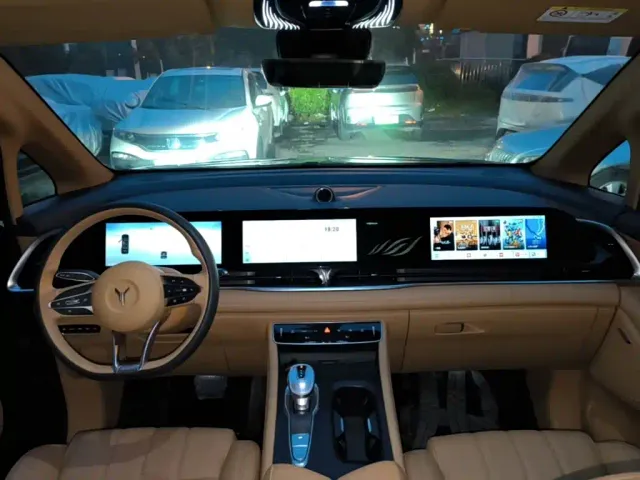Voyah Auto Voyah Dreamer 2024 PHEV Ultra Long Range Premium Edition — Фото автомобиля 9