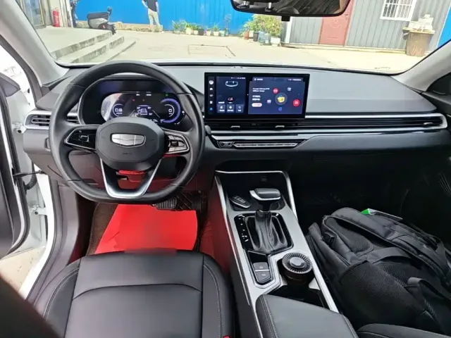 Geely Emgrand — Фото автомобиля 9