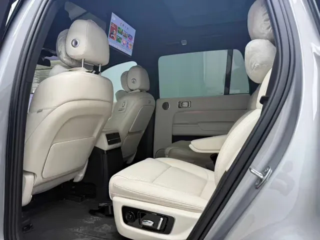 Li Auto L9 — Фото автомобиля 9