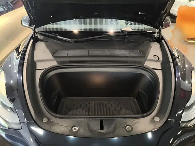 Tesla Model Y — Фото автомобиля 19