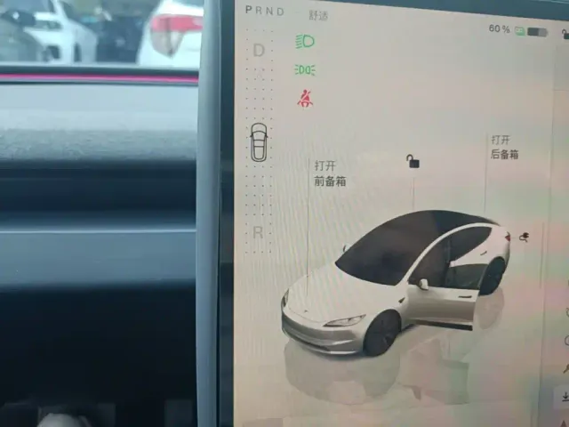 Tesla Model 3 — Фото автомобиля 13