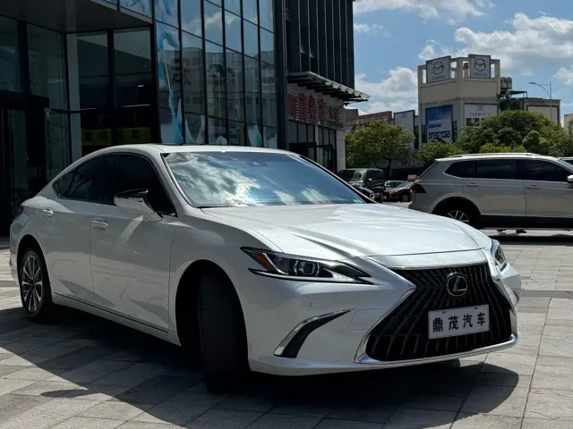 Lexus ES — Фото автомобиля 8
