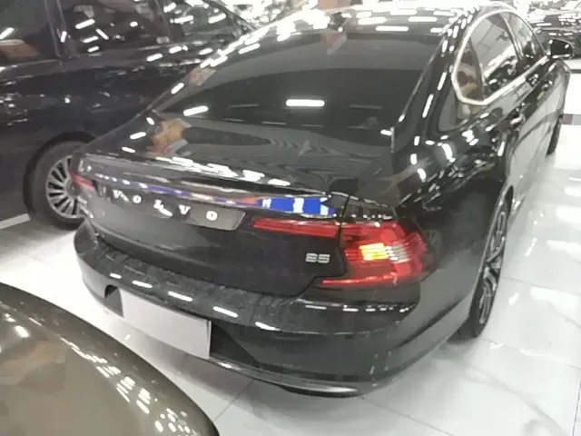 Volvo S90 — Фото автомобиля 5