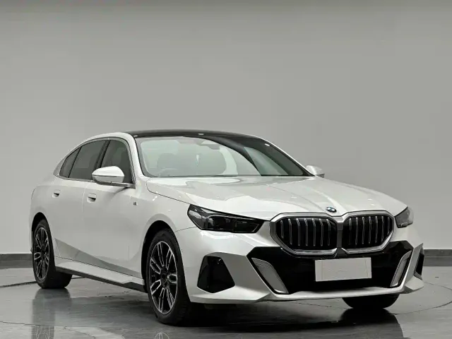 BMW 5 Series — Фото автомобиля 3