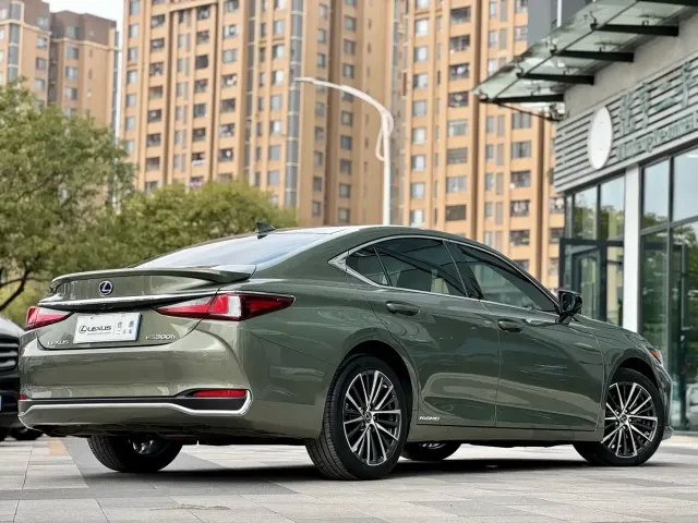 Lexus Lexus ES 2022 300h Ultimate Edition — Фото автомобиля 6