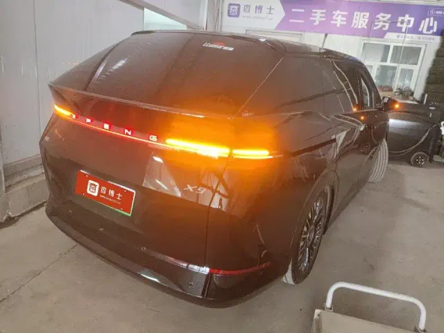 Xpeng X9 — Фото автомобиля 3