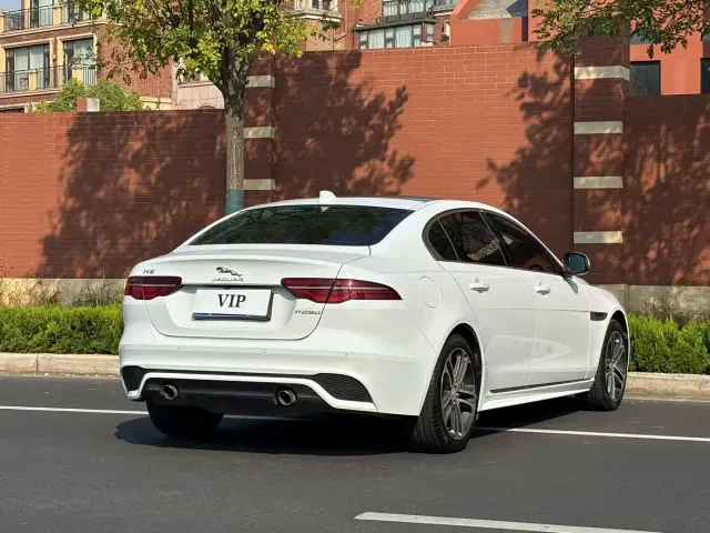 Jaguar XEL — Фото автомобиля 9