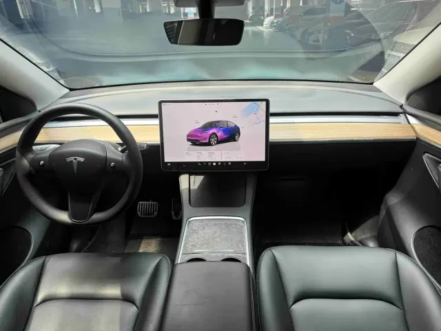 Tesla Model Y — Фото автомобиля 5