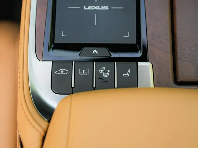 Lexus LS — Фото автомобиля 21