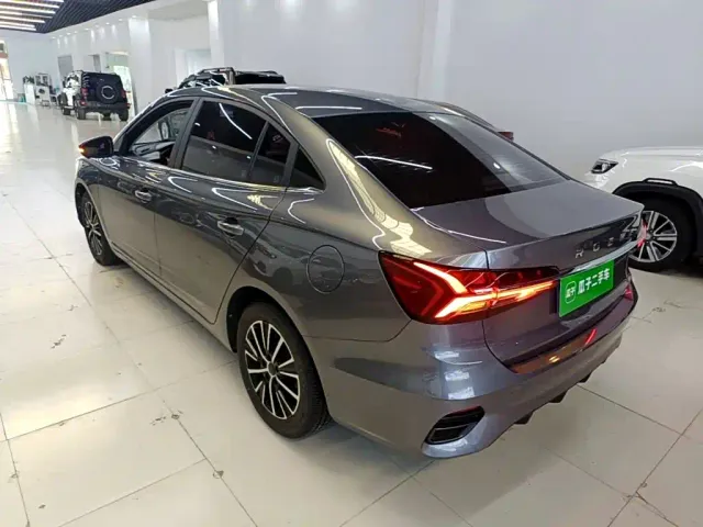 Roewe i5 — Фото автомобиля 4