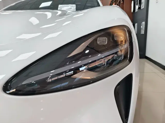 Xiaomi SU7 — Фото автомобиля 24
