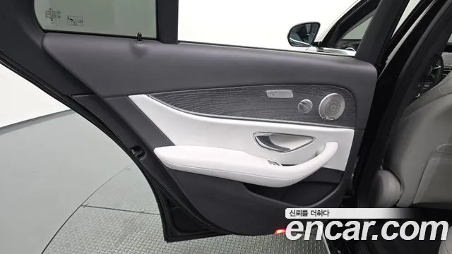 Mercedes-Benz E-Class — Фото автомобиля 14