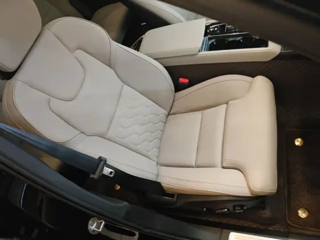 Volvo XC90 — Фото автомобиля 24