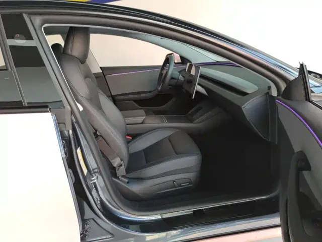 Tesla Model 3 — Фото автомобиля 8