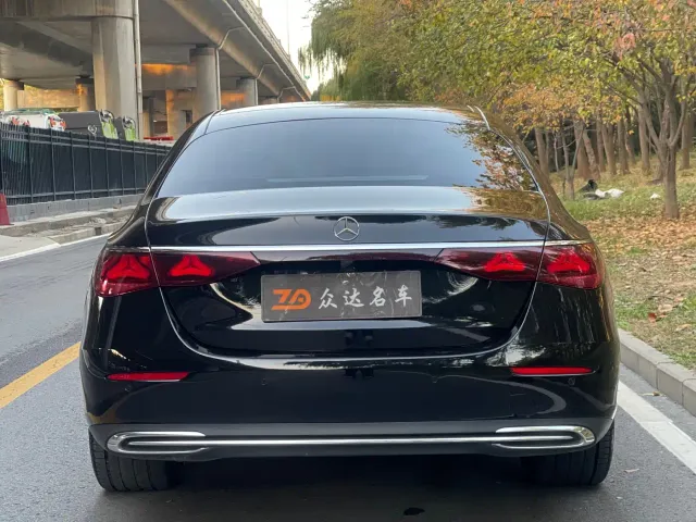 Mercedes-Benz E-Class — Фото автомобиля 15
