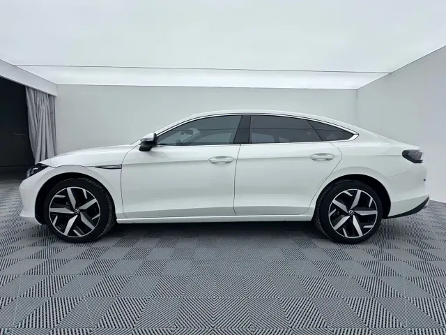 Volkswagen Lamando — Фото автомобиля 8