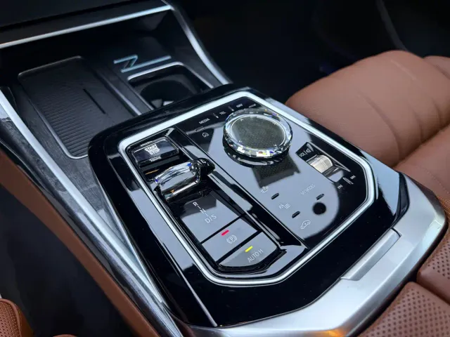 BMW 7 Series — Фото автомобиля 13
