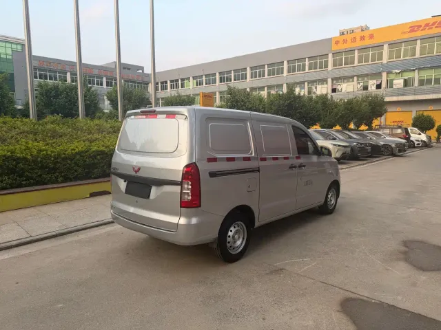 Wuling Hongguang V — Фото автомобиля 5