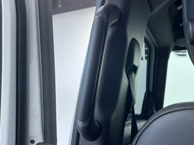 Land Rover Defender — Фото автомобиля 25