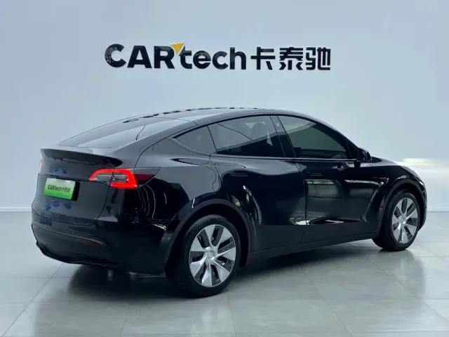 Tesla Model Y — Фото автомобиля 11