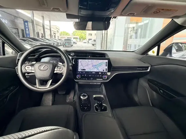 Lexus RZ — Фото автомобиля 5
