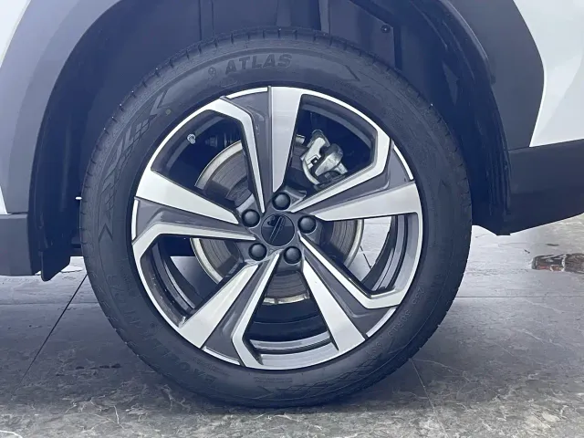 Geely Boyue L — Фото автомобиля 8