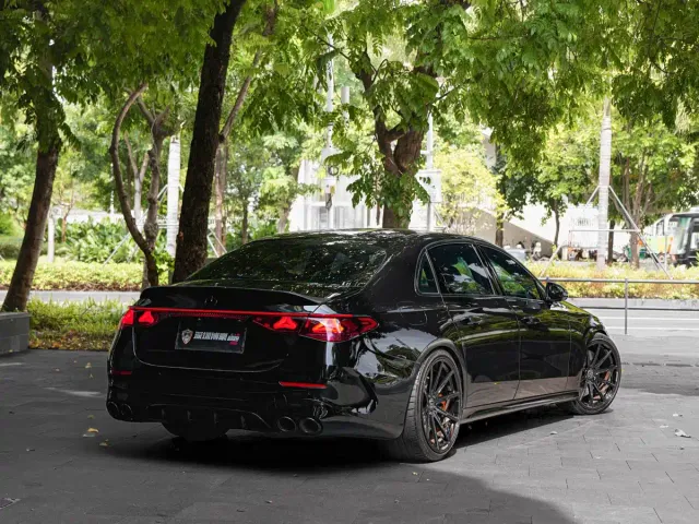 Mercedes-Benz E-Class — Фото автомобиля 18