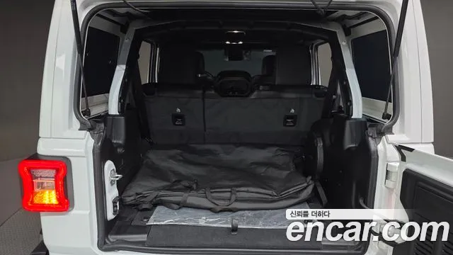 Jeep Wrangler — Фото автомобиля 27