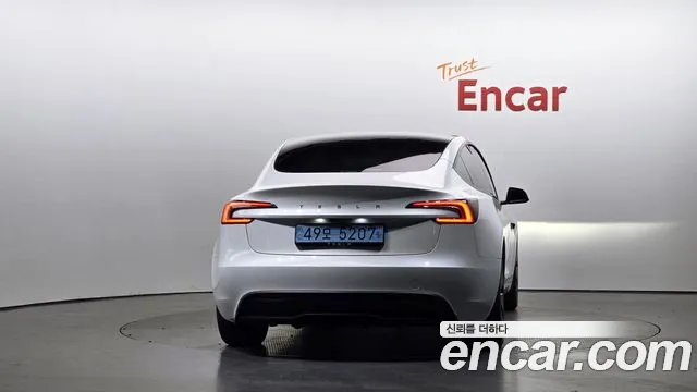 Tesla Model 3 — Фото автомобиля 4