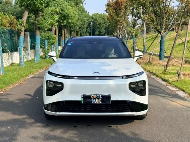Xpeng G9 — Фото автомобиля 2