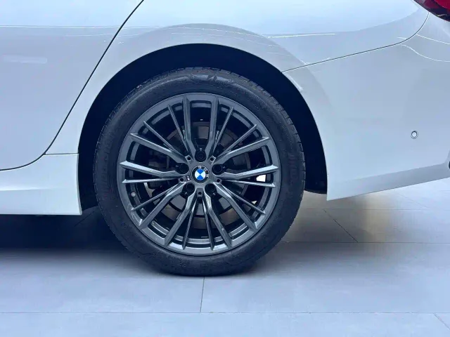 BMW 3 Series — Фото автомобиля 12