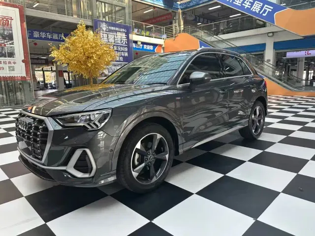 Фотография автомобиля — Audi Q3