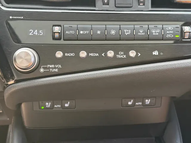 Lexus ES — Фото автомобиля 11