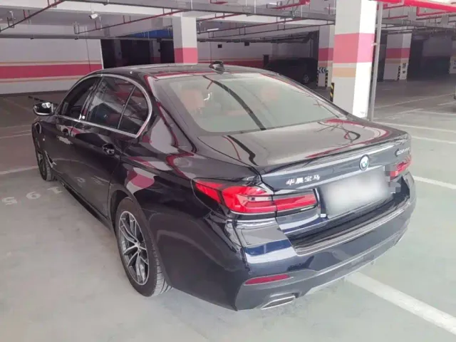 BMW 5 Series — Фото автомобиля 4