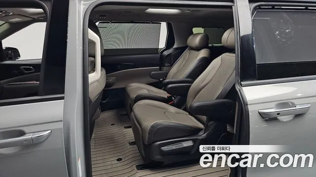 Kia Carnival Generation 4 — Фото автомобиля 11
