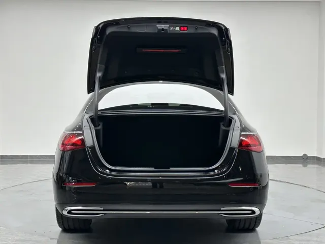 Mercedes-Benz E-Class — Фото автомобиля 27