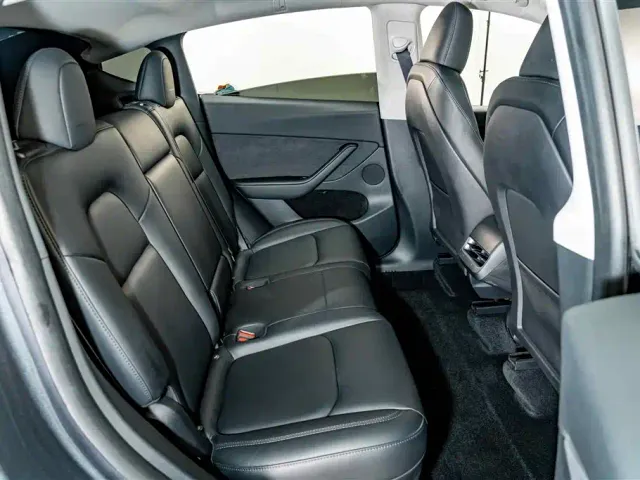 Tesla Model Y — Фото автомобиля 21